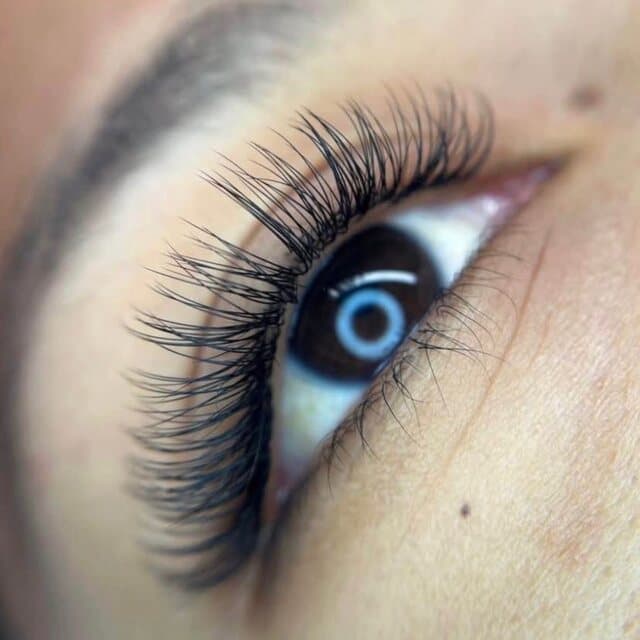 Classic lash extension set by Diana
