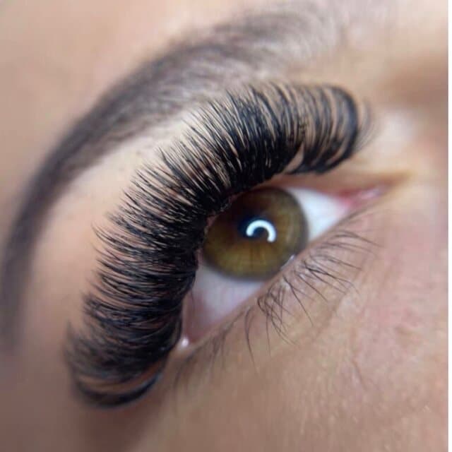 Volume lash extension set by Diana